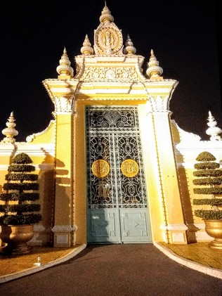 phnom penh cambodia royal palace