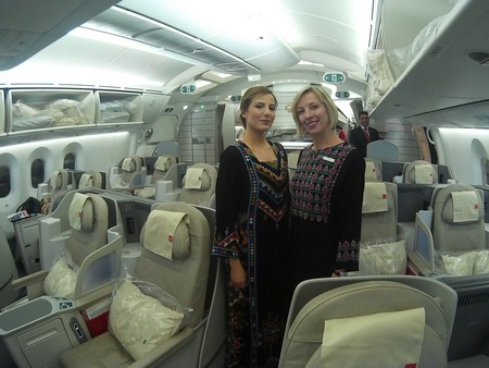 royal jordanian first class business class crown class long haul 787 dreamliner